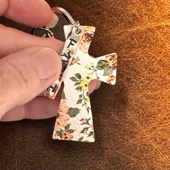 Keychain bag charm floral cross with charm - Picture 3 of 10